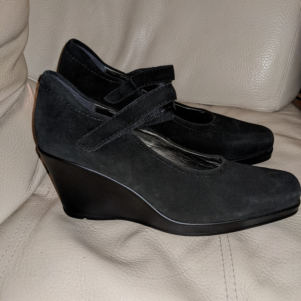 La Canadienne Black Mary Jane Wedges Pumps Shoes SZ 11 M